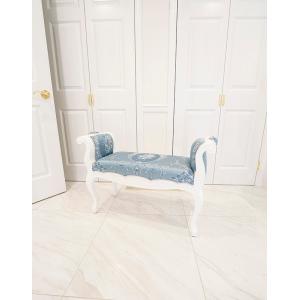 輸入 オーダー家具 玄関カウチ 彫刻なし スーパーホワイトグロス色 プチトリアノン ダマスク柄 ロココ ブルーの張地