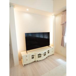 テレビボード W190 ラウンドデザイン ビバリーヒルズの彫刻 4枚扉 引出し4杯ホワイト色 輸入家具 オーダー家具