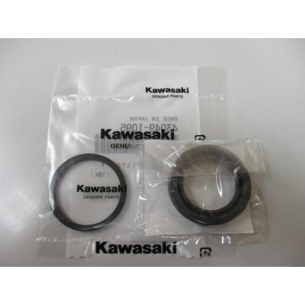 送料無料★新品★ＧＰＺ４００Ｒ（ＺＸ４００Ｄ）★純正フロントキャリパーシール