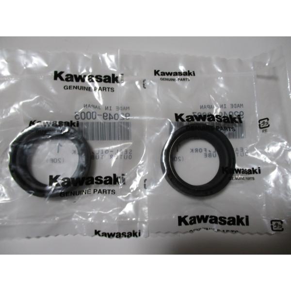送料無料★新品★ＫＳＲ１１０（ＫＬ１１０）★純正フロントフォークオイルシール