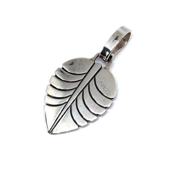 リーフペンダント STEVE YELLOWHORSE NAVAJO TRIVE スティーブ イエロー...