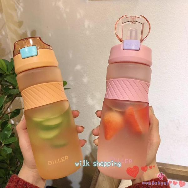 水筒 ストロー プラスチックボトル 500ml 800ml 大容量 水筒 軽い 便利 オシャレ in...