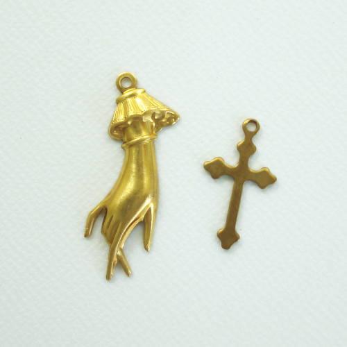 【レジン/アクセサリー】 真鍮パーツ チャーム ウィッシュ（十字架/ビクトリアハンド）