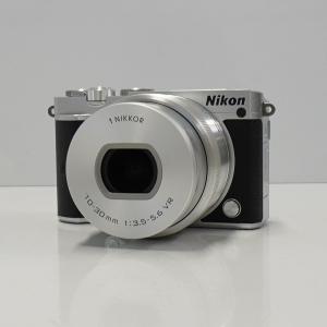 Nikon1 J5＋1 NIKKOR VR 10-30mm f/3.5-5.6 PD-ZOOM USED超美品 ミラーレス一眼 標準ズーム レンズキット SHOT数6884回 完動品 中古 CP3120