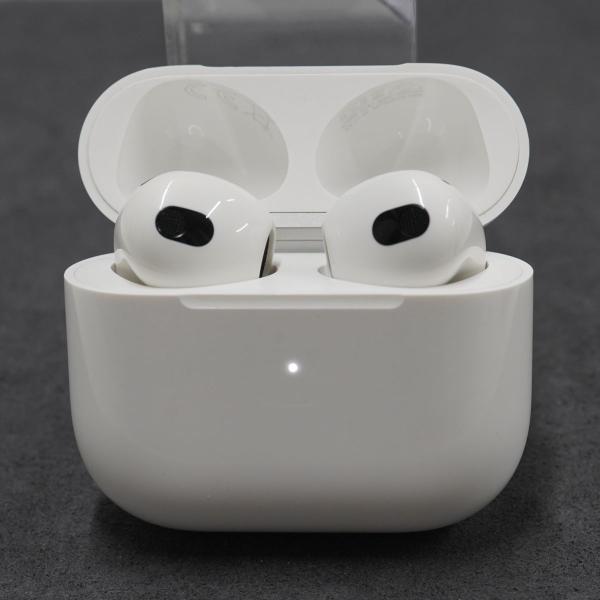 Apple AirPods 第三世代 MagSafe充電ケース付 USED超美品 ワイヤレスイヤホン...