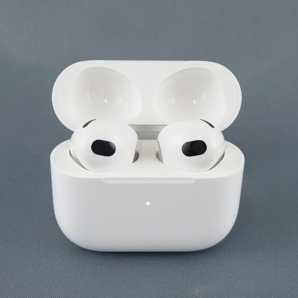 Apple AirPods 第三世代 MagSafe充電ケース付 USED美品 ワイヤレスイヤホン ...