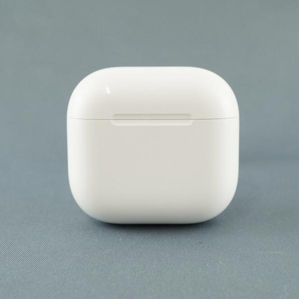 Apple AirPods 4 充電ケースのみ USED美品 ノイズキャンセリング搭載 第四世代 ワ...