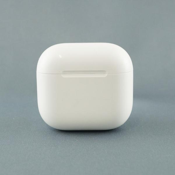 Apple AirPods 4 充電ケースのみ USED品 ノイズキャンセリング搭載 第四世代 ワイ...