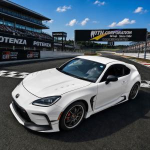 BRZ ZD8 ボンネット ☆FRP製 ☆ダクト仕様 ☆レインカバー付き ☆未
