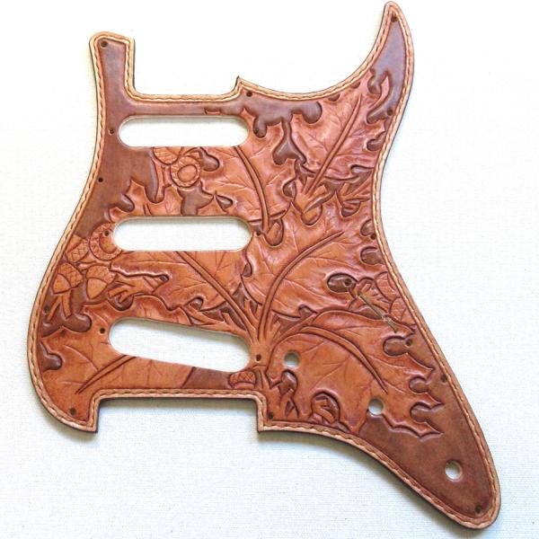 本革製ピックガード（ストラト用 / 11穴）