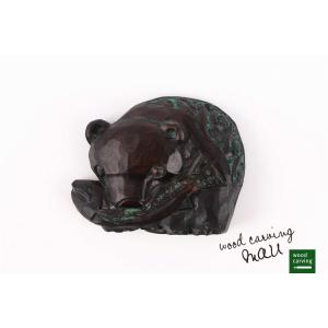 木彫の熊　クマの彫刻セット 8体 黒 木製　ヴィンテージ　北海道土産 愛くるしい姿に心打たれる。北海道土産で手にしたい「木彫り熊
