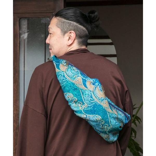 風呂敷をイメージしたタスキ型バッグ ショルダーバッグでアクティブに