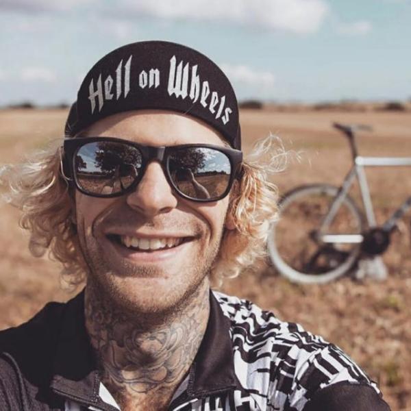 BELLO CYCLIST HELL ON WHEELS キャップ