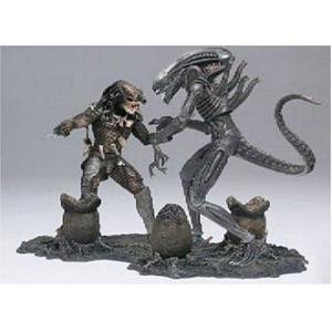 McFarlane Toys Movie Maniacs シリーズ 5 デラックス Boxed セット エイリアン Vs. プレデター｜worldselect