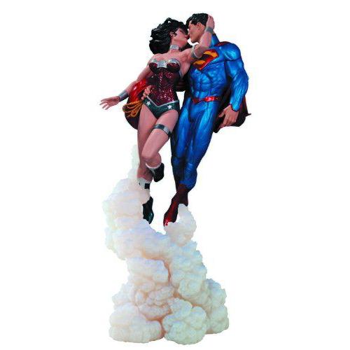 DC Collectibles スーパーマン and ワンダーウーマン ”The Kiss” フィギ...