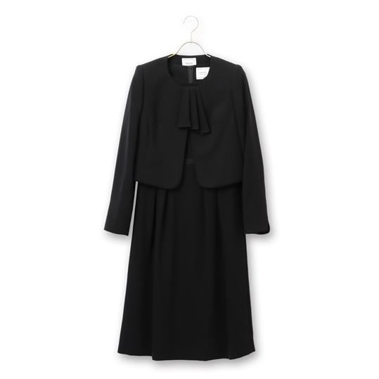 【洋服の青山】オールシーズン用 ブラック系 ノーカラーボウタイアクセントアンサンブル【クイーン】 P...
