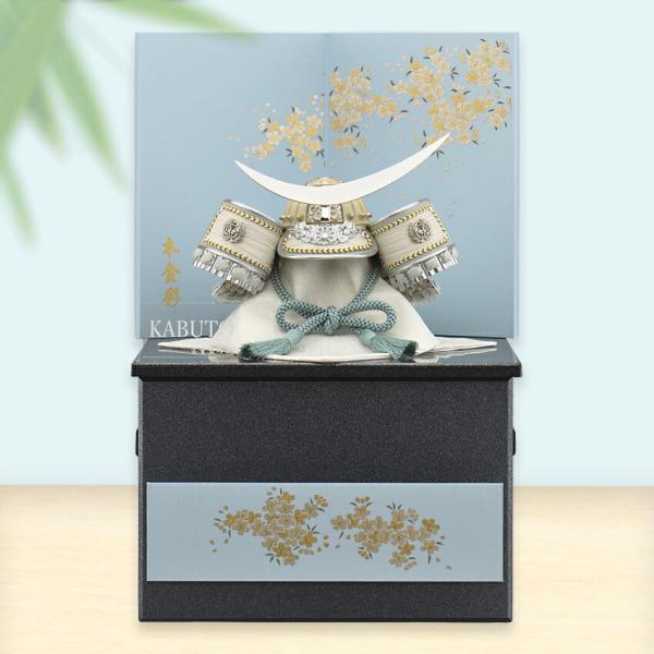 五月人形 コンパクト 収納飾り 間口28×奥行28×高さ43cm 白銀伊達兜 毛筆名入れ無料特典 ....