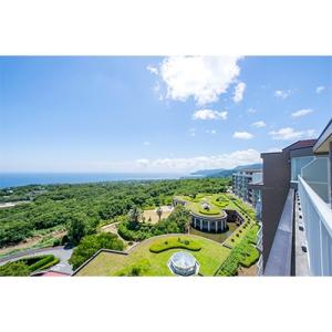 ふるさと納税 伊東市 【平日1泊2日素泊り】全室オーシャンビュースイート　ヴィラージュ伊豆高原　ペア...