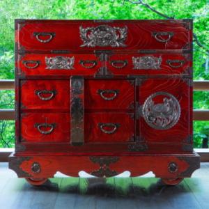 ふるさと納税 利府町 仙台箪笥　閂型車箪笥　拭き漆塗り　(お申込書返送後1ヵ月〜4ヵ月程度でお届け)