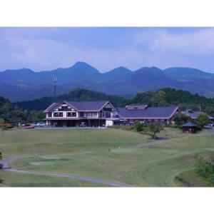 ふるさと納税 山鹿市 鹿北ゴルフ倶楽部　食事付平日ペアプレー券