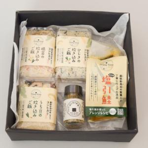 ふるさと納税 新発田市 ハッピーキャンプ　炊き込みご飯と塩引き鮭とにんにく塩セット　J49