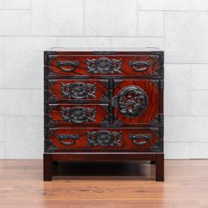 ふるさと納税 利府町 仙台箪笥 脚付帳場箪笥 拭き漆塗り(鶴亀松竹梅) 申込書返送後8〜12ヶ月程度で発送