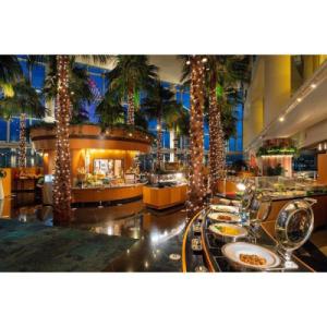 ふるさと納税 横浜市 横浜ベイホテル東急 「カフェトスカ」ディナー ブッフェ ペアご招待券(ウェルカ...