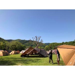 ふるさと納税 土佐清水市 スノーピーク土佐清水 宿泊券(1泊 1組2名〜5名)フリーサイト手ぶらキャ...