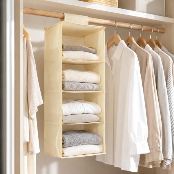 吊り下げ収納｜たたむ服にも、定位置を