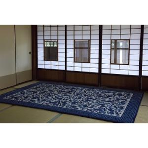 ふるさと納税 佐賀市 鍋島緞通【手刺繍】鍋島蔓牡丹縁まんじ文　淡々墨茶地(140×200cm)