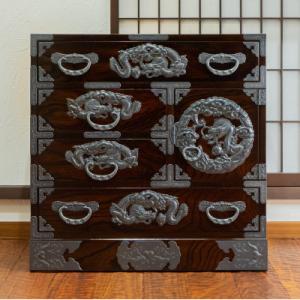ふるさと納税 利府町 【錠前:彫金手打金具】仙台箪笥　からくり帳箪笥　拭き漆塗り(お申込書返送後3〜8ヵ月程度でお届け)