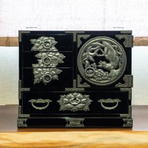 ふるさと納税 利府町 【錠前:彫金手打金具】仙台箪笥　片開小箪笥　黒呂漆塗り(お申込書返送後3〜8ヵ月程度でお届け)