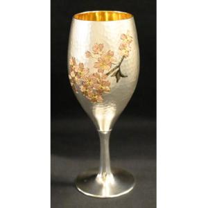 ふるさと納税 北区 人間国宝 奥山峰石の銀製ワインカップ　桜　(高さ140mm×口径45mm)