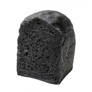 ふるさと納税 木曽町 お餅のような食べ応え!竹炭を使用した”真っ黒な”竹炭食パン(半斤)｜y-sf