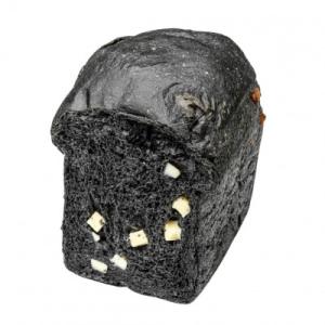 ふるさと納税 木曽町 お餅のような食べ応え!竹炭を使用した”真っ黒な”竹炭食チーズ食パン(半斤)｜y-sf