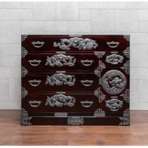 ふるさと納税 利府町 仙台箪笥 四尺野郎箪笥 木地呂漆塗り 彫金手打金具(竜尽くし) 申込書返送後8〜12ヶ月でお届け