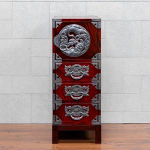 ふるさと納税 利府町 仙台箪笥 35巾脚付すきまチェスト 拭き漆塗り(鶴亀松竹梅) 申込書返送後8〜12ヶ月程度で発送