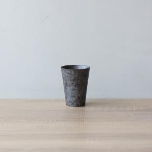 有田焼  反りコップ SMALL 湯呑 カップ 黒サビ絞り フリーカップ 陶器 酒器 グラス 黒｜yamachu-aritayaki