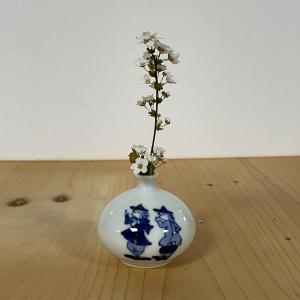 有田焼 オニオン一輪挿し 二人異人 花瓶 フラワーベース 陶磁器 しん窯 小さめ おしゃれ かわいい シンプル