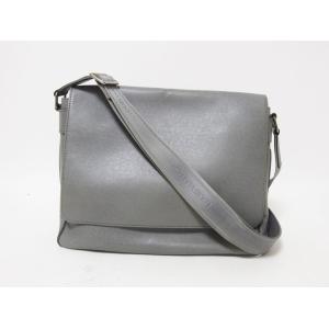 LOUIS VUITTON（ルイ・ヴィトン） タイガ レインボー ポシェット・A4
