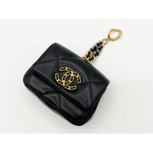 CHANEL　ショルダーバッグ 2WAYが嬉しい 小さいのに収納力抜群で優秀 CHANEL 22 ミニバック