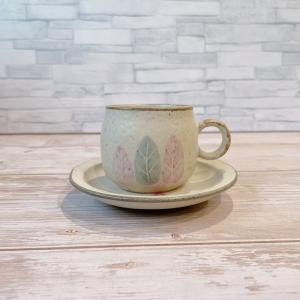 コーヒーカップ ＆ ソーサー 丸型 リーフ 日本製 美濃焼 陶器 おしゃれ かわいい 可愛い 紅茶 カップ カフェ風 食器 碗皿｜yamaseikaede