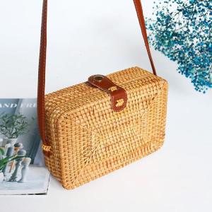 かごバッグ レディース ショルダーバッグ 斜めがけ　麦わらバッグ ピクニック 海 ビーチ 夏バッグ 麦わらバッグ 軽量 かわいい 草編みバッグ｜yamashita-mst