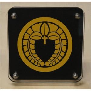 丸に下り藤 家紋盾0mm スタンド式の家紋盾 丸に下り藤 安心価格で販売中 Kamontate0 15 03 ヤマトデザインヤフー店 通販 Yahoo ショッピング