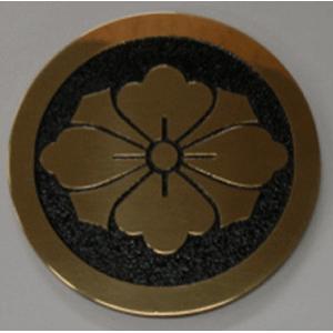 丸に違い鷹の羽 高級家紋エッチングエンブレム50mm : ヤマトデザイン