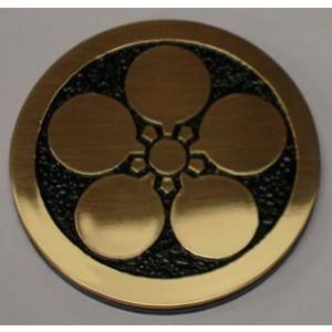 丸に違い鷹の羽 高級家紋エッチングエンブレム50mm : ヤマトデザイン