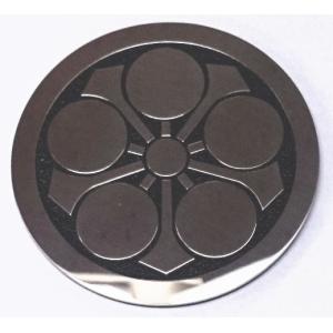 丸に違い鷹の羽 高級家紋エッチングエンブレム50mm : ヤマトデザイン