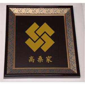 色紙額入り家紋【丸に三つ松皮菱】大好評の紺ドンス仕上げの額入り家紋