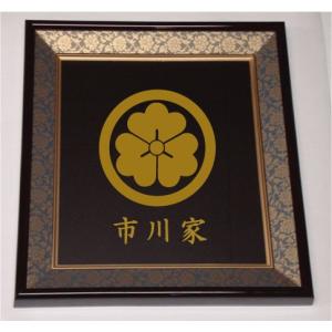 色紙額入り家紋【丸に三つ松皮菱】大好評の紺ドンス仕上げの額入り家紋