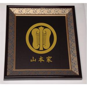 家紋　丸に剣花角　額縁　額装　金箔　24KGP 丸に剣花角 金色額入り家紋 縦型 額入りの家紋 当店のお勧め商品